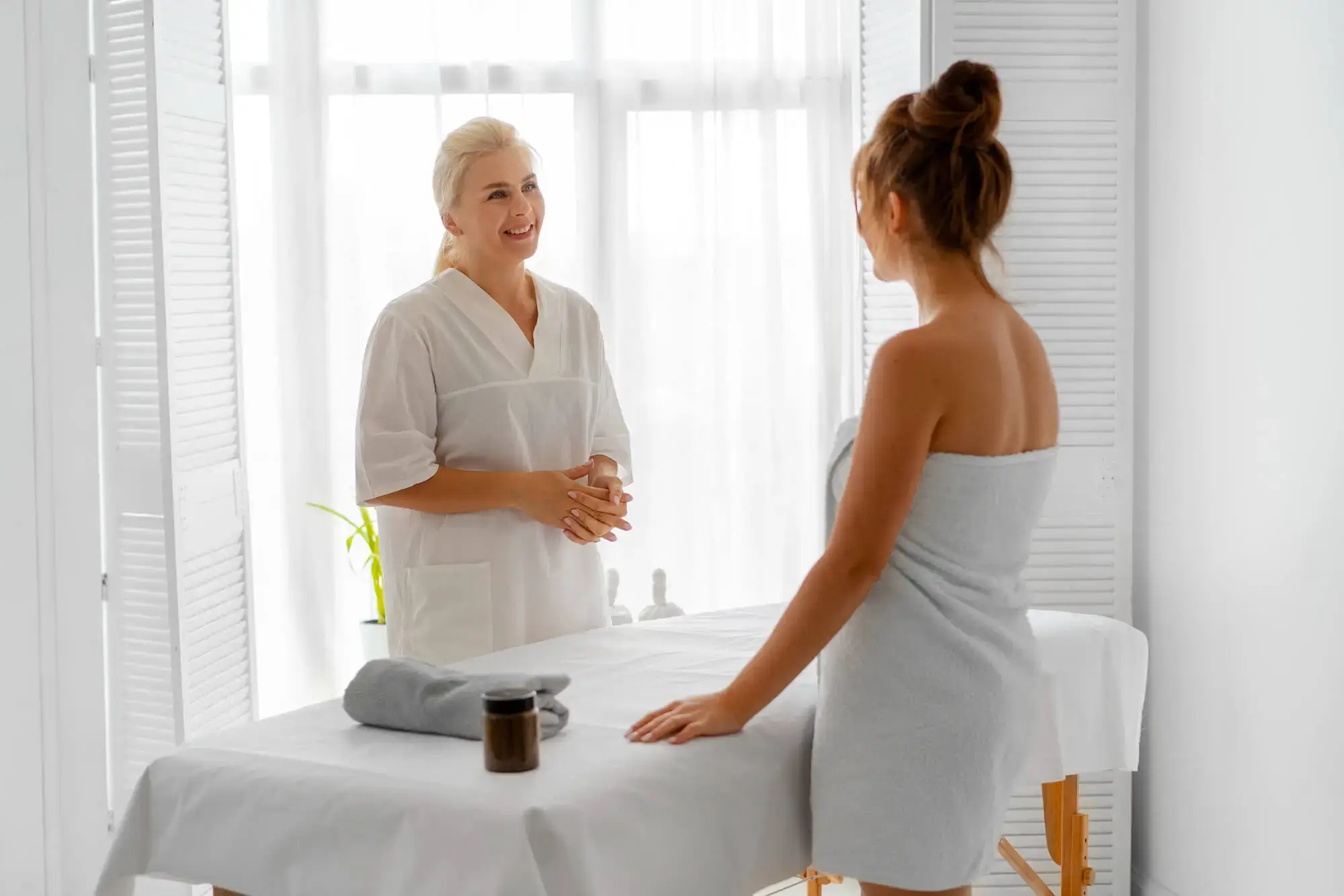 Formateur Massage : Le Guide Complet pour Devenir un Expert Pédagogue en 2025